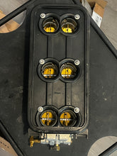 Lade das Bild in den Galerie-Viewer, 225 hp Mercury CARBURETOR SET WMV-7 3327-828273A1 828273A2 828273A3 two stroke 3.0
