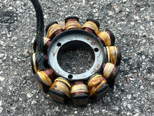 Lade das Bild in den Galerie-Viewer, 25 15 30 hp Evinrude E-tec STATOR Assembly 0586918 586918 TWO STROKE 2009-up BRP aa ab af
