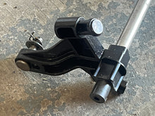 Cargar imagen en el visor de la galería, 175 150 135 115 hp Ficht Evinrude SHIFT LEVER ASSY 0439333 LEVER TO ARM LINK 0343118 0513134  NEUTRAL SWITCH BRACKET two stroke

