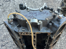 Lade das Bild in den Galerie-Viewer, 200 175 150 hp Yamaha CRANKCASE 64E-15100-00-94 two stroke 6 cylinder carbureted 1996-1998
