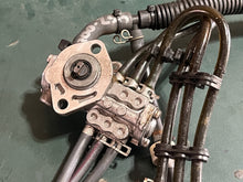 Lade das Bild in den Galerie-Viewer, 250 225 hp Yamaha OIL INJECTION PUMP 60v-13200-01-00 two stroke vmax 2003-2005 62J-13200-01-00
