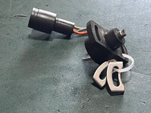 Cargar imagen en el visor de la galería, 225 hp Yamaha 6K7-85885-03-00 tps THROTTLE SENSOR circular connector 87-89
