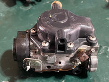 Load image into Gallery viewer, 25 35 HP OMC Johnson Evinrude CARBURETOR SET two stroke 3 cylinder 1996-2001 0438272 438272 0438273 438273 436351 0436351
