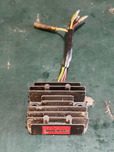 Lade das Bild in den Galerie-Viewer, DT 90- 225 hp Suzuki 32800-87D00 Voltage RECTIFIER &amp; REGULATOR two stroke 1986-2000
