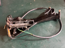 Lade das Bild in den Galerie-Viewer, 200 225 250 300 hp Mercury 899080T01 824010-c 824010c Shift ANCHOR BRACKET 899082 SLIDE Shift, SHIFT INTERRUPTER SWITCH 8M0052939 Two Stroke OEM
