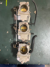 Load image into Gallery viewer, 70 hp Johnson Evinrude 0436607 CARBURETOR ASSEMBLY carb 1-3 Two Stroke 1993-94 1094-97 e70tlets 337805 cover 330503 bowl 0320921 ORIFICE PLUG 55d
