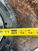 Lade das Bild in den Galerie-Viewer, 225 200 hp Johnson Evinrude FLYWHEEL 0583970 two stroke v6
