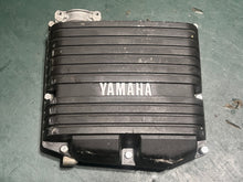 Lade das Bild in den Galerie-Viewer, 115 hp Yamaha INTAKE MANIFOLD COVER
‘86-98 two stroke oem 6E5-14418-00-00 6E5-14417-10-94 
6E5-14417-02-94
