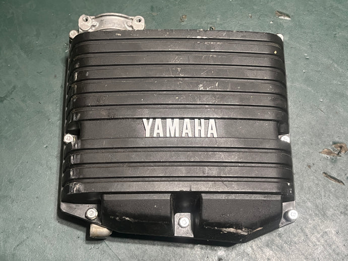 115 hp Yamaha INTAKE MANIFOLD COVER
‘86-98 two stroke oem 6E5-14418-00-00 6E5-14417-10-94 
6E5-14417-02-94