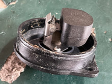 Lade das Bild in den Galerie-Viewer, 75 - 175 hp Evinrude E-tec vst FLOAT PIN &amp; NEEDLE 5004428 two stroke 1998-2005 some Ficht motors
