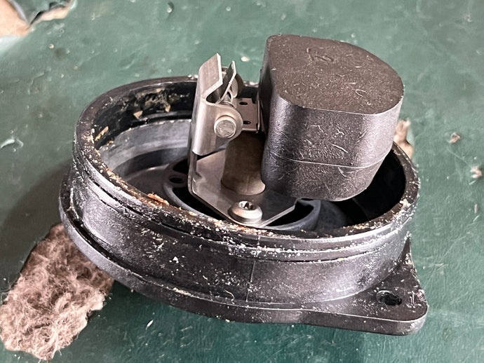 75 - 175 hp Evinrude E-tec vst FLOAT PIN & NEEDLE 5004428 two stroke 1998-2005 some Ficht motors