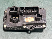 Load image into Gallery viewer, 150 175 200 225 250 hp Yamaha 68F-82170-01-00 60V-82170-01-00 FUSE BOX ASSY two stroke OEM 2000-2012
