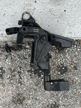 Load image into Gallery viewer, 8 9.9 15 hp Mercury SWIVEL BRACKET 3402-8831A8 3402-8831T08 SWIVEL HEAD 42213A24 CLAMPS 3404-8894A8 port 3403-8892A6 strbd Two Stroke 2 Cylinder
