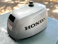 Lade das Bild in den Galerie-Viewer, BF 20 15 hp Honda Engine Cover Honda 63100-ZY1-010ZA with cowl light four stroke
