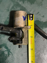 Cargar imagen en el visor de la galería, 135 150 175 200 hp Mercury XR2 FUEL ENRICHER VALVE Solenoid 42859A2 two stroke 1976-1999 may be compatible 90 - 275 hp
