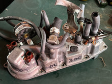 Cargar imagen en el visor de la galería, 150 175 200 225 250 300 hp Yamaha 68F-14182-01-00 VST FLOAT CHAMBER COVER 60V-14182-01-00 2000-2011 two stroke HPDI
