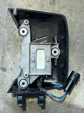 Load image into Gallery viewer, 250 225 200 hp Yamaha RESISTOR 65L-85370-00-00 COVER &amp; BRACKET two stroke ox66 1997-2005
