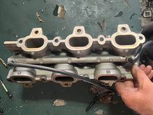 Lade das Bild in den Galerie-Viewer, DF 225 250 200 hp Suzuki INTAKE MANIFOLD 13110-93J00 with bolts Four Stroke 2004-2024
