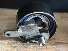 Cargar imagen en el visor de la galería, f 150 hp Yamaha VALVE TENSIONER 63P-11590-01-00 four stroke 2006-2014 some compatibility 200 225 hp
