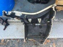 Lade das Bild in den Galerie-Viewer, 150 hp Evinrude E-tec 351784 Port 5008263 starboard 351785 5008264 LOWER SIDE COVERS two stroke 2007
