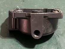 Lade das Bild in den Galerie-Viewer, 150 175 105 hp Johnson Evinrude CARBURETOR BOWL float chamber 334961 0433000 two stroke 1994 90-250 hp compatible
