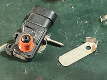 Lade das Bild in den Galerie-Viewer, 115 hp Mercury MAP Pressure Sensor 854445 with 897445503 10-895054 four stroke EFI 18-7668
