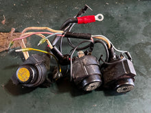 Lade das Bild in den Galerie-Viewer, DT 150 - 225 hp Suzuki PTT RELAY 12v 80a 38410-94551 w Hitachi MS5C-281-1 12v STARTING RELAY 31800-94401 some compatibility ptt relay 100-225 some compatibility starter relay 55-225 hp

