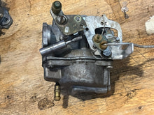 Load image into Gallery viewer, 70 hp Johnson Evinrude 313355 d2 d1 CARBURETOR w linkages, choke solenoid &amp; plunger TWO STROKE oem 0393546 0393547 CARBURETOR with linkages two stroke 1978-88
