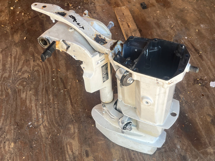 25 hp Evinrude E-tec 20” MIDSECTION SWIVEL 0356963 STEERING ARM 5009612 EXHAUST HOUSING 5008164 0355927 two stroke 2010-up e25DPSLABF