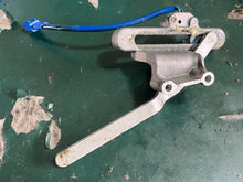 Lade das Bild in den Galerie-Viewer, vf 90 hp Yamaha SHIFT LEVER ROD 6EK-44121-00-00 CONTROL BRACKET 6EK-44117-01-00 &amp; Sensor FOUR STROKE 2016-2024
