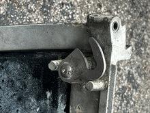 Lade das Bild in den Galerie-Viewer, LOCAL PICK UP: 200 - 300 hp Evinrude E-tec LOWER SIDE COVER SET 25” 5005932 0350875 5005206 0350881 Two Stroke
