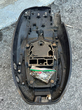 Cargar imagen en el visor de la galería, MFS 50 40 hp Tohatsu 3KYQ671000 BOTTOM COWL, 3KYW610200 DRIVE SHAFT HOUSING, 3KZQ772081 SWIVEL BRACKET, 3KYQ013000 ENGINE BASE ASSY, 3KYQ772121 CLAMP BRACKET (PTT-L) PORT, 3KYQ772111 CLAMP BRACKET (PTT-R) STARBOARD four stroke midsection
