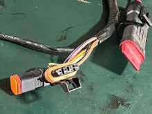 Load image into Gallery viewer, ❌90 115 hp Johnson 0584762 ENGINE CABLE ASSY 0586228 RELAY &amp; CABLE ASSY nla 0334191 relay BRACKET ois 1998-2001 TWO STROKE
