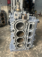 Lade das Bild in den Galerie-Viewer, f 115 hp Yamaha mercury CYLINDER BLOCK with rotating assembly 68V-W009B-03-1S CRANKCASE 68V-15100-01-1S four stroke 2000-2003
