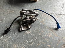 Lade das Bild in den Galerie-Viewer, f 150 hp SHIFT BRACKET 6DA-44176-00-00 BRACKET 63P-44117-01-00  SHIFT SWITCH 69J-8259F-00-00 four stroke 2015-2024
