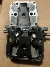 Lade das Bild in den Galerie-Viewer, 90 hp Johnson Evinrude CARBURETOR SET two stroke 1982 v4 328811 327889 56C JETS
