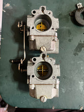 Cargar imagen en el visor de la galería, 40 50 hp Johnson Evinrude CARBURETOR SET 397064 395790 398318 396140 Two Stroke 2 Cylinder 1985-1993 also 398347 398346 432982 432983 432985 432984 432437 398340
