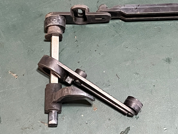 90 115 hp Johnson 0335815 Throttle arm SHAFT, 0438957 THROTTLE CAM & ARM Assy 0335543, 0343978 roller arm HUB two stroke OIS 1994-06
