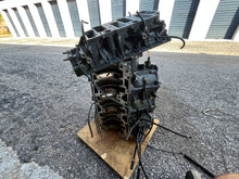 Lade das Bild in den Galerie-Viewer, 200 175 150 hp Yamaha CRANKCASE 64E-15100-00-94 two stroke 6 cylinder carbureted 1996-1998
