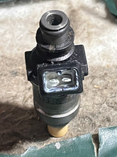 Cargar imagen en el visor de la galería, 250 225 200 150 HP Yamaha OX66 FUEL INJECTORS 65L-13761-00-00 Two Stroke 1997-2004

