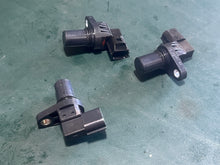 Cargar imagen en el visor de la galería, DF 250 225 200 hp Suzuki 33220-69J00 ckp Cam Position Sensor oem Four Stroke
