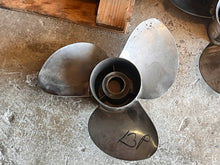 Cargar imagen en el visor de la galería, Solas 9431-138-31 Propeller 3-Blade 13.75x13 pitch Standard Rotation NO HUB KIT
