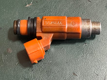Lade das Bild in den Galerie-Viewer, DF 140 115 hp Suzuki FUEL INJECTOR INP771 771025G 15710-65D00 four stroke 2002-2011 some 90 &amp; 100 compatibility CLEANED
