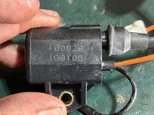 Lade das Bild in den Galerie-Viewer, DF 30 25 hp Suzuki IGNITION COIL 33410-94L00 PLUG CAP 33510-16H10 four stroke 2015-2024
