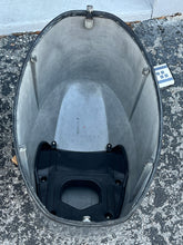 Lade das Bild in den Galerie-Viewer, f 70 60 50 hp Yamaha TOP COWLING no decals 6CJ-4261A-00-00 6CJ-02 6CJ-03 6CJ-00 6CJ-01 four stroke 2010-2024 some compatibility between USA &amp; international models 6CJ-42610-02-00  6CJ-42610-01-00  6CJ-42610-00-00  6CJ-42610-03-00
