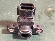Load image into Gallery viewer, f 150 hp Yamaha map PRESSURE SENSOR intake 63P-83688-00-00 68F-83688-10-00 four stroke 2012-2025 some 75 90 115 200
