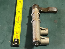 Lade das Bild in den Galerie-Viewer, f 115 75 80 90 100 hp Yamaha LEVER FUEL CHANGE LEVER 67F-24575-00-00, FUEL SHAFT 68V-24495-00-00, BRACKET FUEL PUMP 67F-24491-00-00 Four Stroke compatibility dependent on year - crossover Mercury 804257
