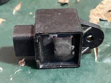 Lade das Bild in den Galerie-Viewer, Yamaha FUEL INJECTOR RELAY 68V-81950-00-00
