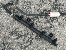 Lade das Bild in den Galerie-Viewer, 115 hp Mercury FUEL RAIL 898103T97 four stroke EFI
