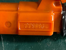Lade das Bild in den Galerie-Viewer, DF 140 115 hp Suzuki FUEL INJECTOR INP771 771025G 15710-65D00 four stroke 2002-2011 some 90 &amp; 100 compatibility CLEANED
